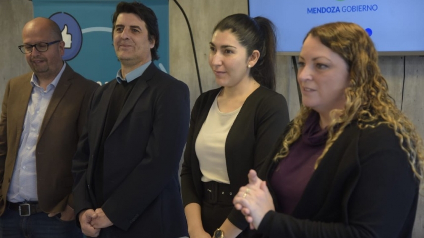 Economía y Desarrollo Social capacitan a empleados de comercio en buenas prácticas hacia la población adulta mayor