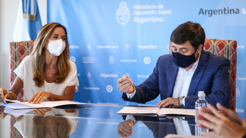 Arroyo y Tolosa Paz firmaron un acuerdo para integrar y generar información socioeconómica