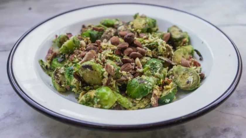 Repollitos de Bruselas y panceta, receta imperdible para los días fríos
