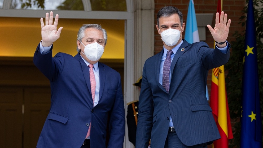 El Presidente se reunió con el Rey Felipe VI de España y con el presidente Pedro Sánchez que anunció una visita a la Argentina