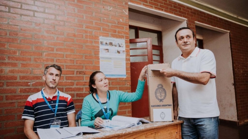 “Lo más importante es poder seguir eligiendo en democracia” Dijo Herrera Ahuad al emitir su voto