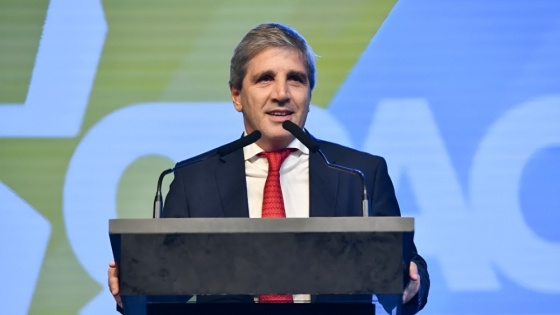 Caputo defiende el rumbo económico y proyecta una inflación alineada con estándares globales