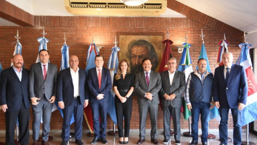 Gustavo Valdés acordó con sus pares del Norte Grande impulsar la construcción de plantas para la generación de energías limpias