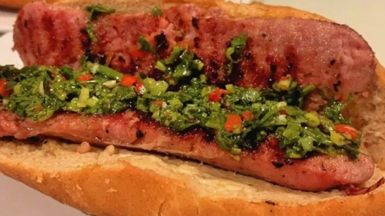 Cómo maridar un choripán, el mejor “hot dog” del mundo