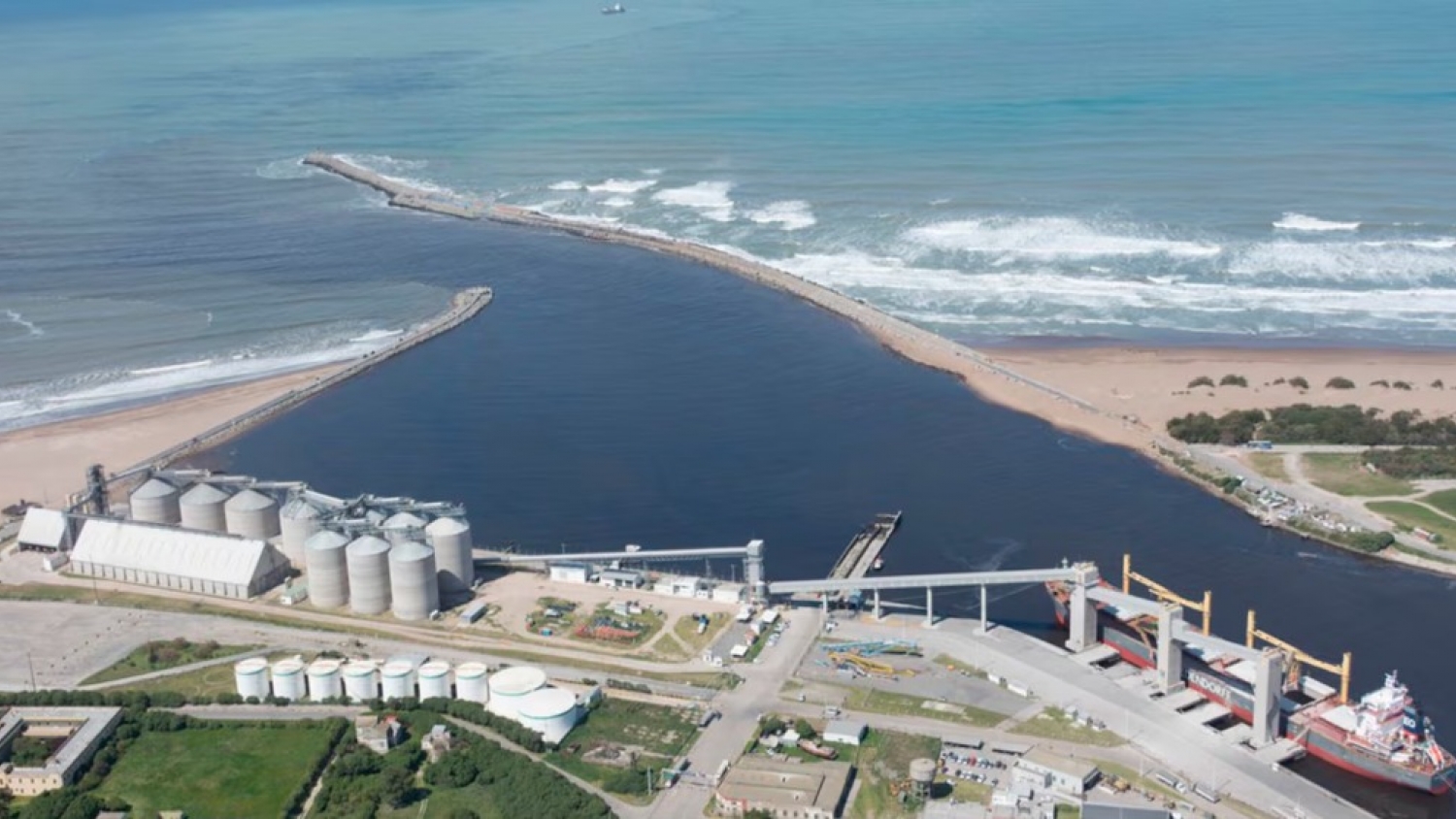 Puerto Quequén busca ampliar su rol y propone integrar la producción agropecuaria con la logística exportadora