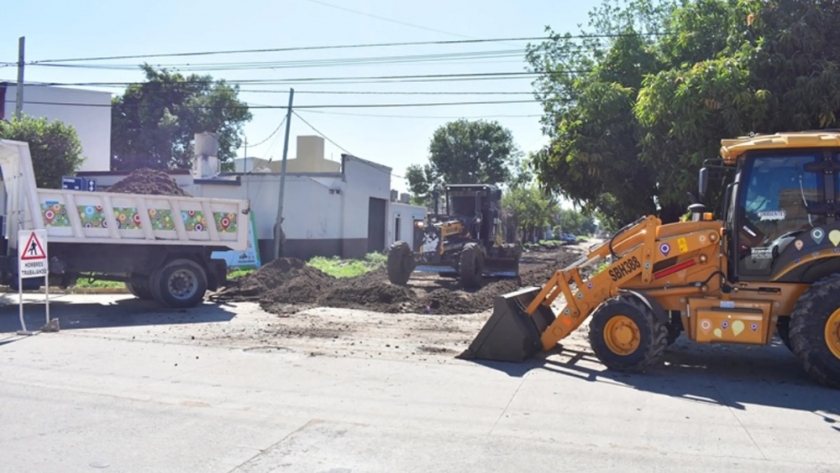 La Provincia comenzó la nivelación de calles en el barrio Alta Gracia