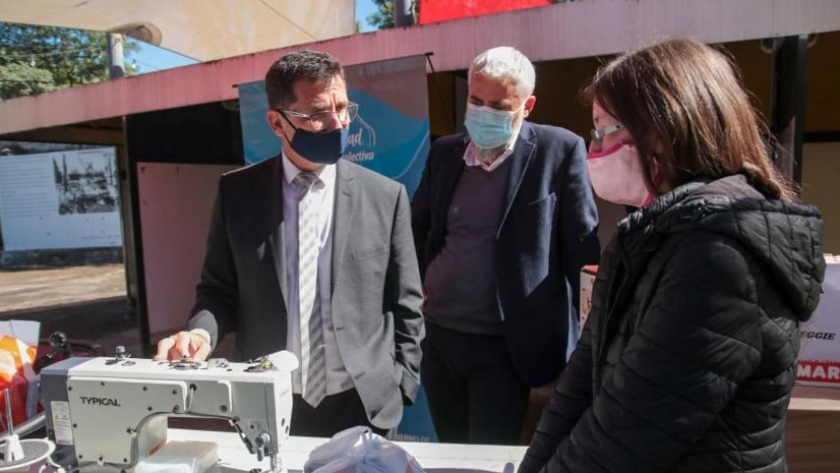 Más de 80 emprendedores recibieron microcrédito e insumos