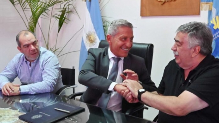 Arcioni firmó un convenio para la instalación de paneles solares en ocho escuelas y cuatro edificios públicos de la Provincia