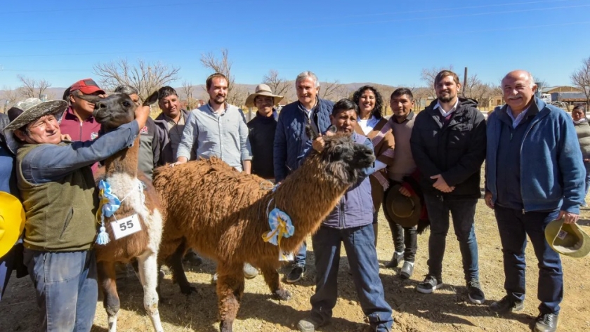 Morales abrió la Expo feria de Ganaderos, Agricultores y Artesanos de La Intermedia