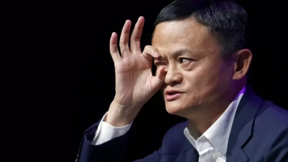 Acciones de Alibaba suben tras pacto con Apple para desarrollar inteligencia artificial