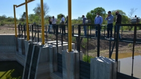 Infraestructura para la producción de alimentos: el gobierno provincial recibió formalmente las obras del complejo hídrico en la cuenca Guaycurú-Iné