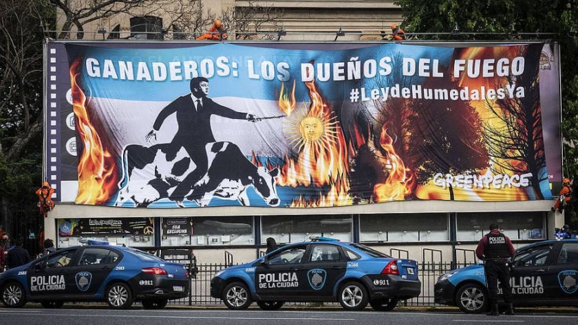 Greenpeace protestó en la Sociedad Rural