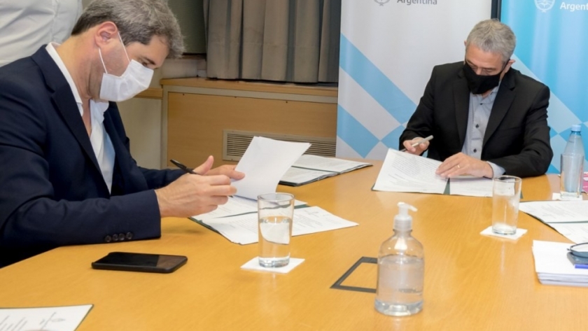 Uñac y Ferraresi firmaron convenios para la construcción de viviendas por más de $2.500 millones