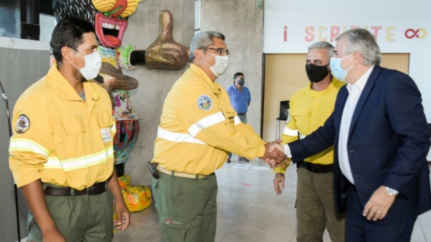 Morales recibió a brigadistas jujeños que combatieron el fuego en Corrientes