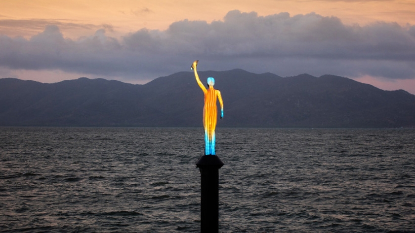 Esta escultura mide la temperatura oceánica de la Gran Barrera de Coral