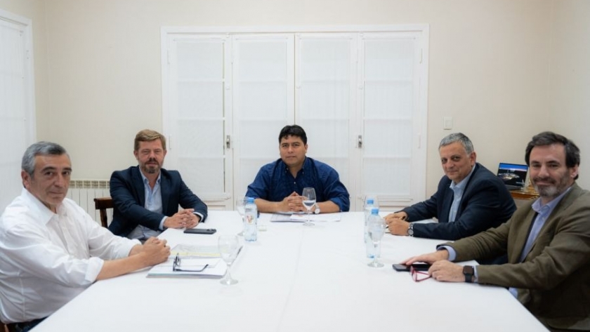 Acuerdo histórico de Vidal con YPF: La empresa devolverá yacimientos a Santa Cruz