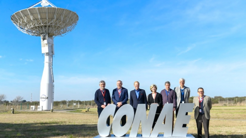 Filmus y el titular de la NASA visitaron el Centro Espacial de la CONAE en Córdoba