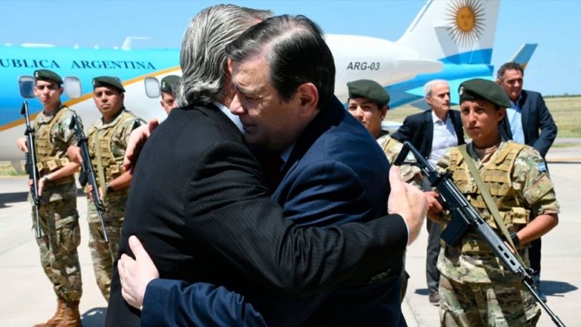 Gerardo Zamora recibió al presidente en el aeropuerto local