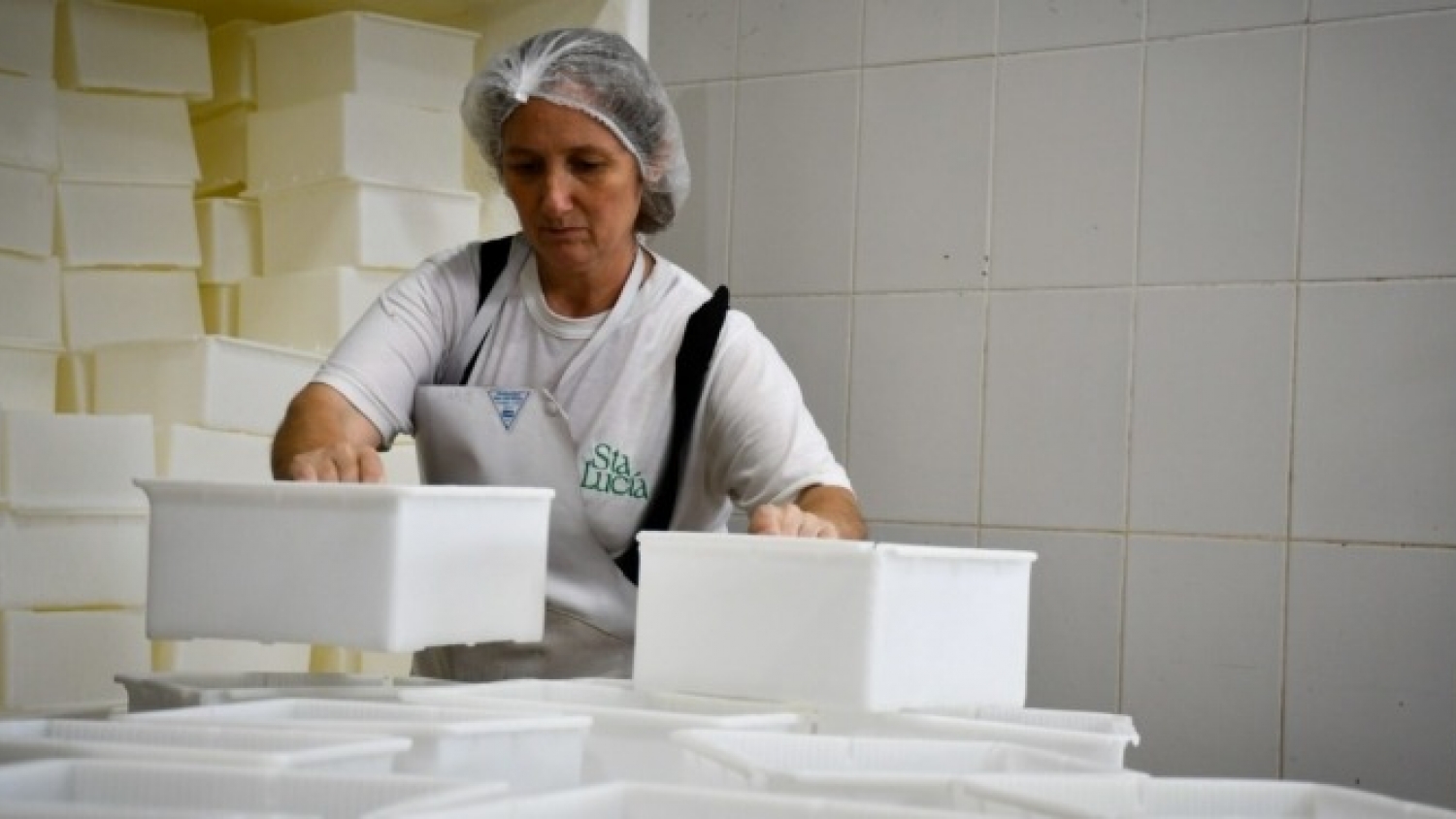 Santa Lucía: el sueño de transformar la leche en quesos gourmet en el corazón del monte pampeano
