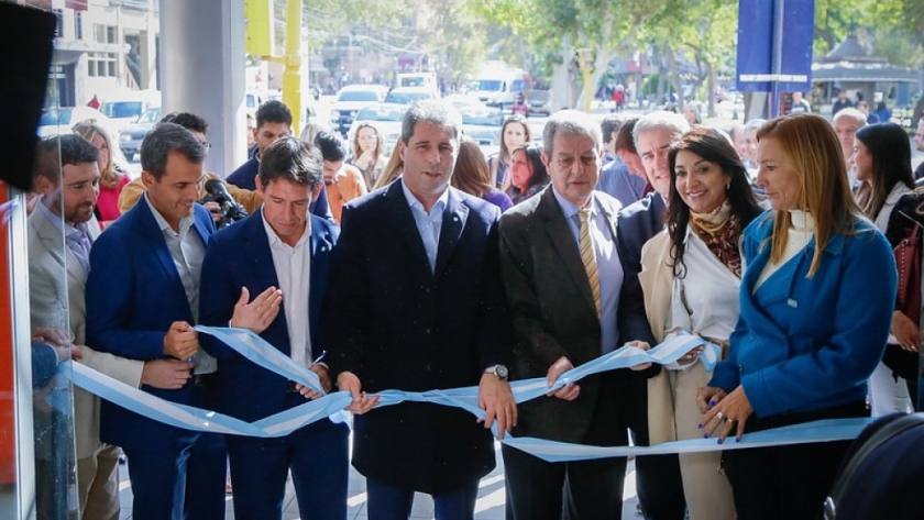 Uñac inauguró un espacio destinado al asesoramiento financiero del sector privado sanjuanino