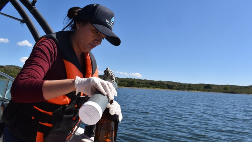 San Luis Agua realizó un muestreo de agua cruda en el Dique La Florida