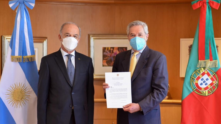 Solá recibió las copias de cartas credenciales del nuevo embajador de Portugal, José Frederico Viola de Drummond Ludovice