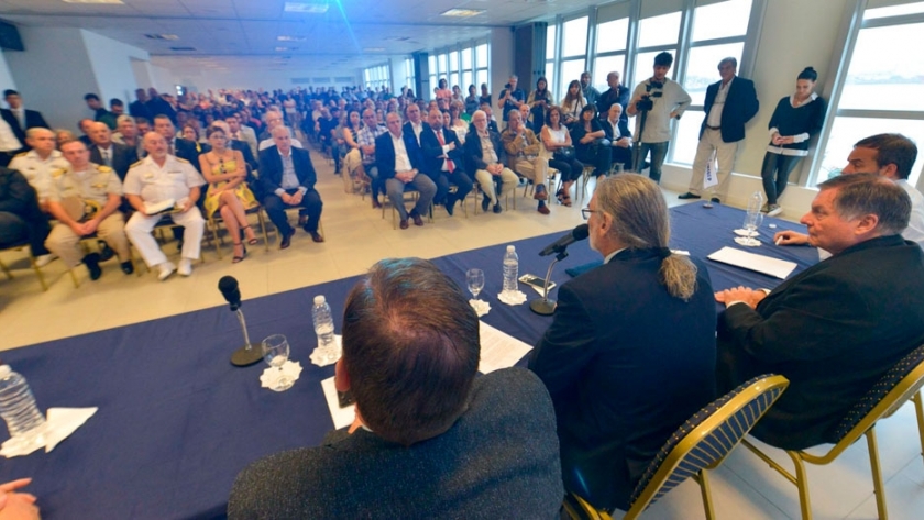 Basterra puso en funciones a la nueva autoridad del INIDEP