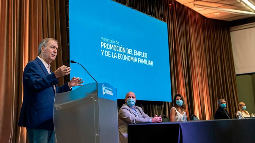 Schiaretti presentó un programa de inserción laboral vinculado a empresas tecnológicas