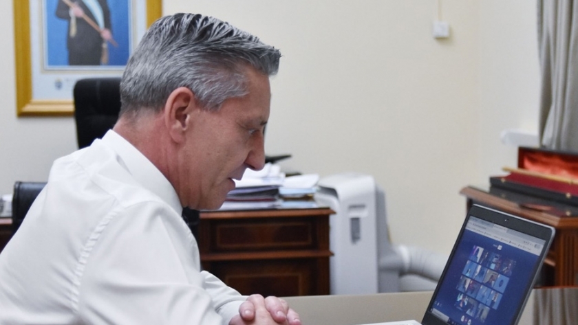 Arcioni mantuvo una videoconferencia con diputados provinciales