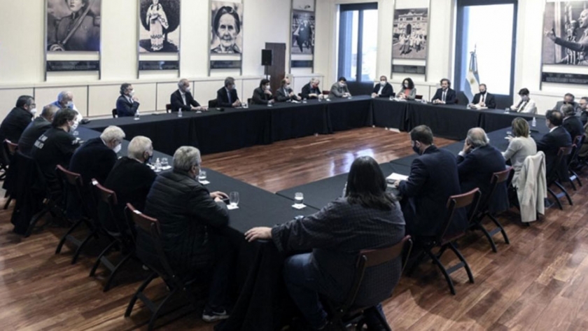 El Gobierno nacional convocó a empresarios y sindicatos para avanzar en una agenda común