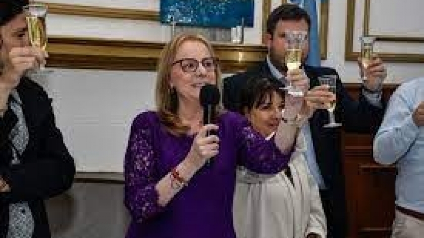 Alicia: “Que estas fiestas nos encuentren junto a la familia santacruceña”