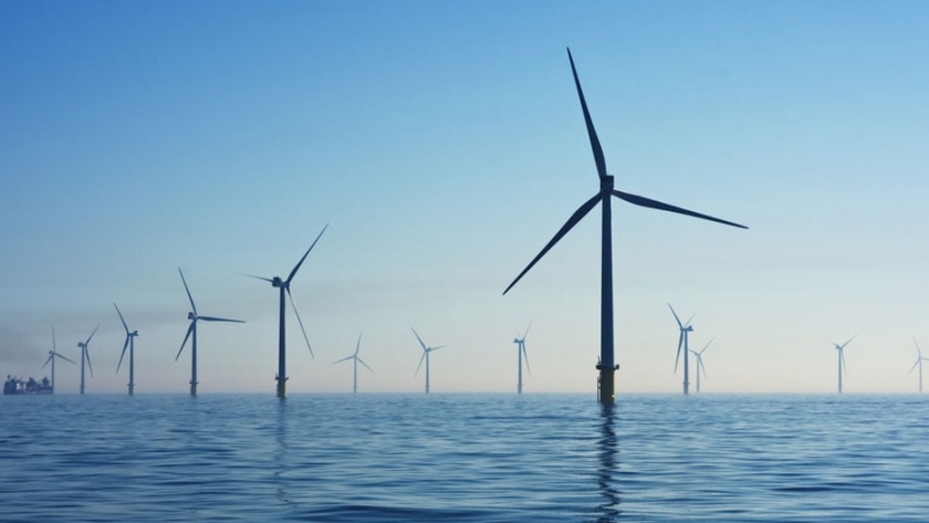 Italia comienza la primera central de energía eólica flotante del Mediterráneo