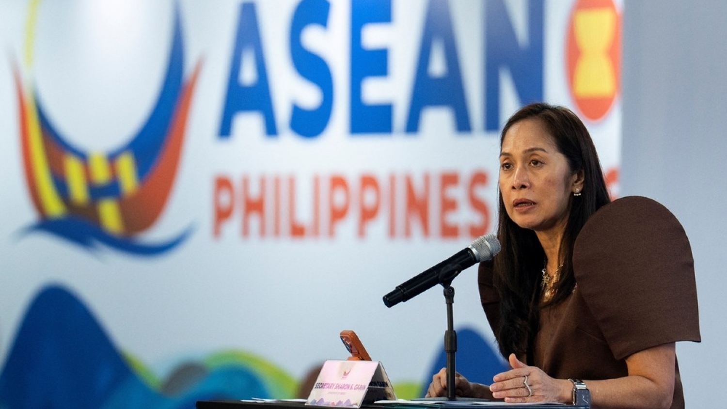 Filipinas negocia con siete países su reserva estratégica de petróleo