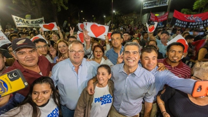 En Castelli, Capitanich inauguró más pavimento urbano y la sede de la división de violencia familiar y de género