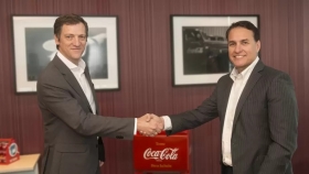 Coca-Cola avanza hacia una operación más limpia en Argentina con un nuevo acuerdo de energías renovables junto a Genneia
