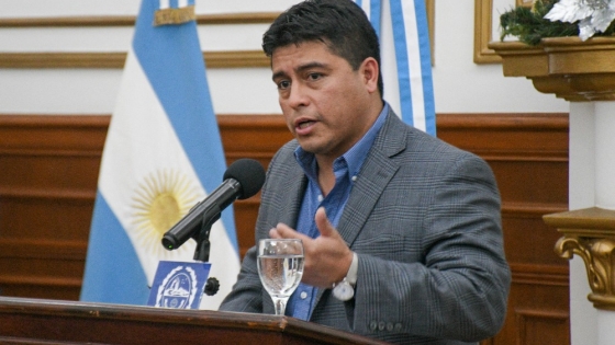 Santa Cruz recupera áreas petroleras cedidas por YPF y acuerda inversiones por más de US$1.200 millones