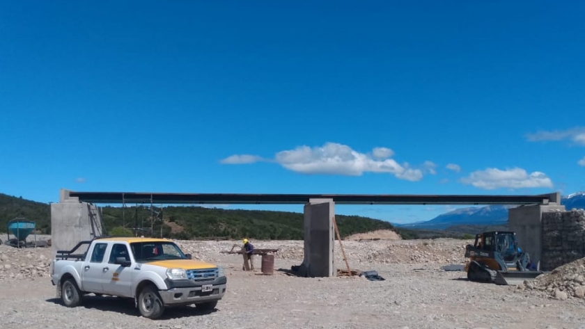 Vialidad provincial continúa con la construcción de dos puentes estratégicos