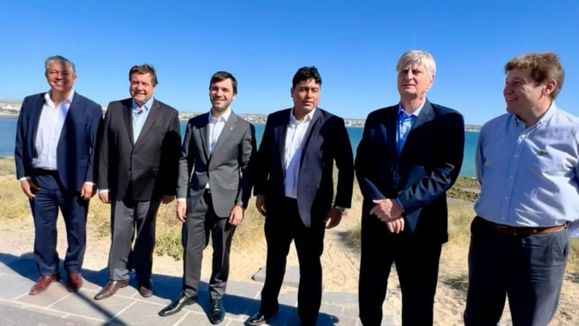 Weretilneck en Madryn junto a los Gobernadores Patagónicos