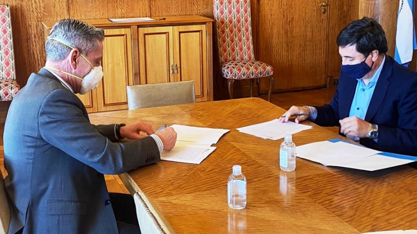 Arcioni y Arroyo firmaron un convenio para asistir con 20 millones de pesos a Chubut