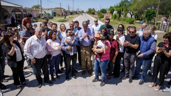 Villa Ángela: el gobernador lanzó la nueva campaña algodonera e inauguró 20 cuadras de pavimento