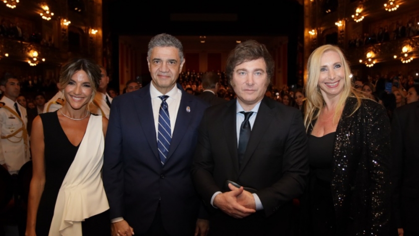 Jorge Macri recibió al presidente Javier Milei en el Teatro Colón, donde se celebró la gala por el cierre de la asunción