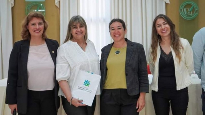 El Gobierno entregó actas de pre adjudicación de lotes al colegio de escribanos