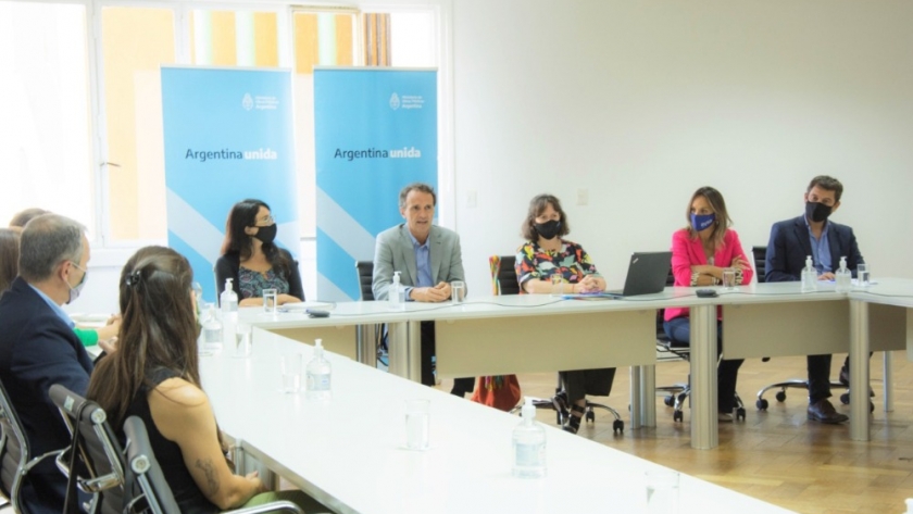 Junto a especialistas y referentes, se realizó un nuevo ciclo de Diálogos de la Obra Pública sobre Infraestructura del Cuidado
