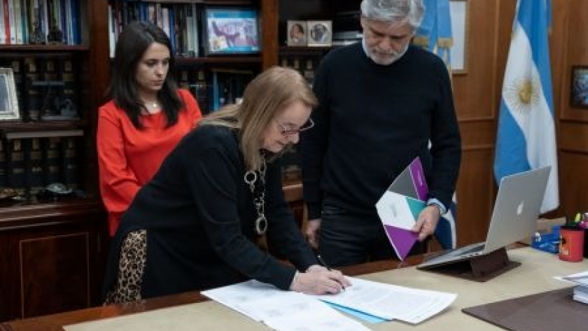 El Gobierno firmó la carta para el diseño del plan quinquenal de Ciencia y Tecnología con Nación