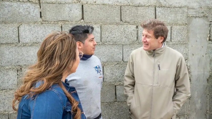 El Gobernador Melella visitó a familias de Río Grande que accedieron a las conexiones domiciliarias de gas natural