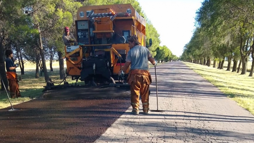 Provincia ejecuta asfalto en accesos de cinco localidades por más de $ 55 millones 