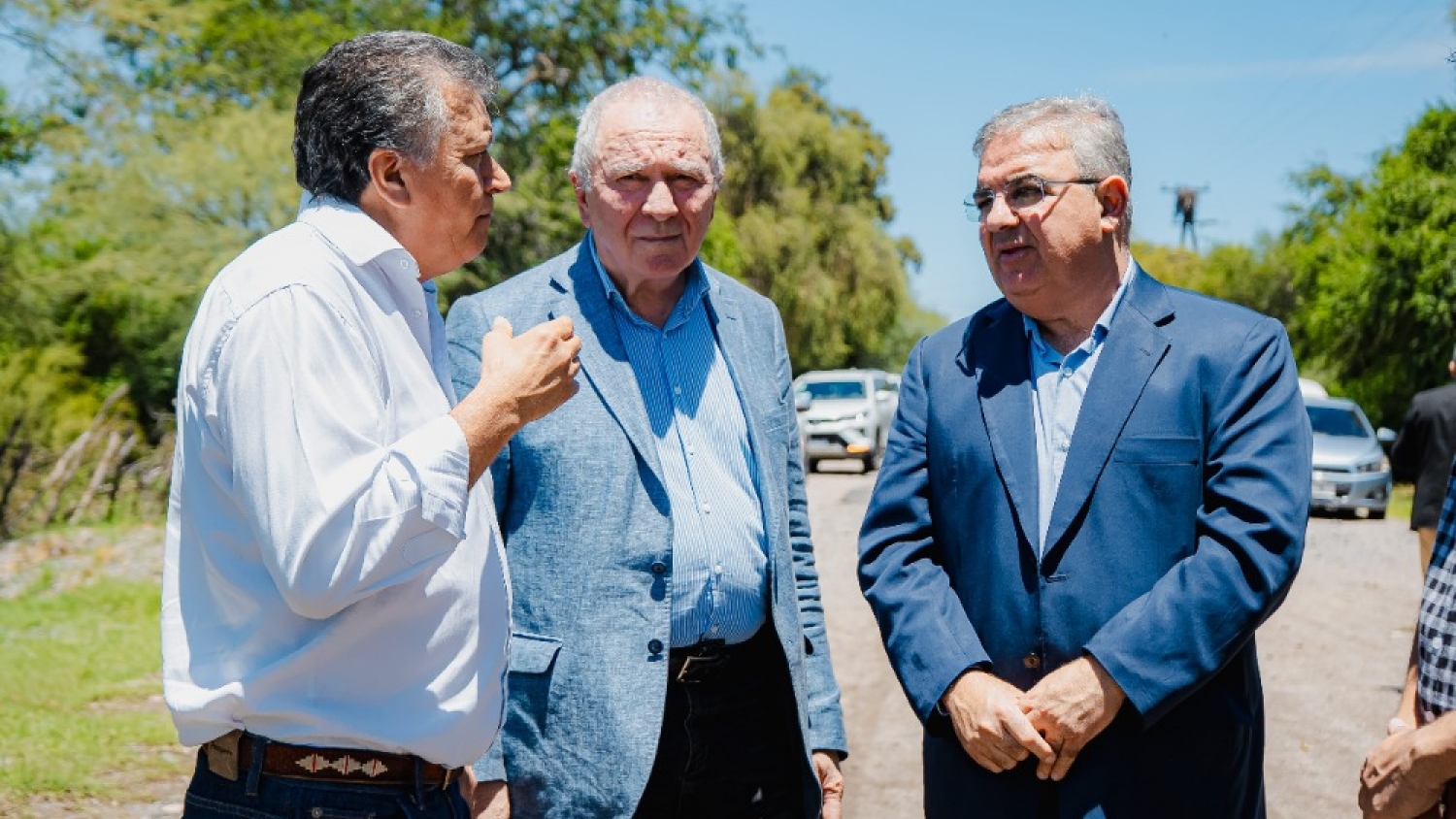 El gobernador Raúl Jalil inspeccionó zonas anegadas en Capayán y trazó un plan para prevenir futuras inundaciones