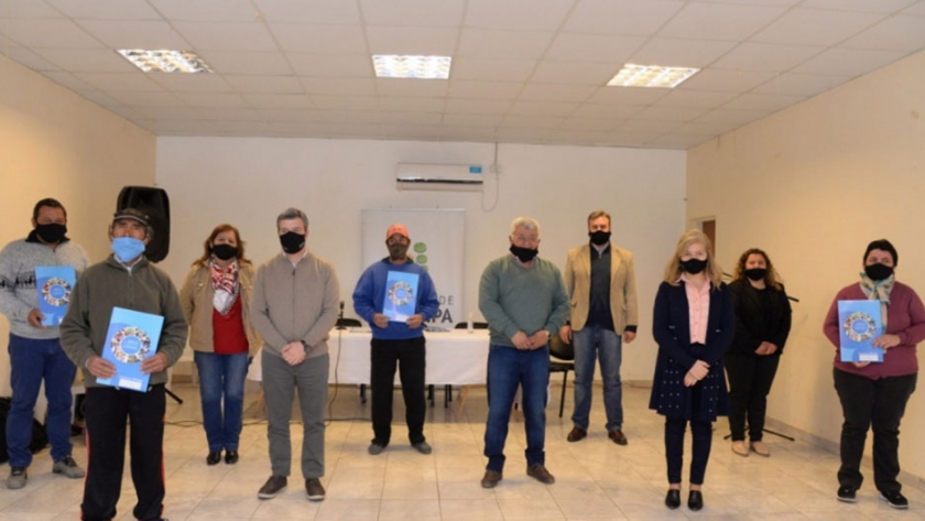 Desarrollo Social entregó créditos en Puelches