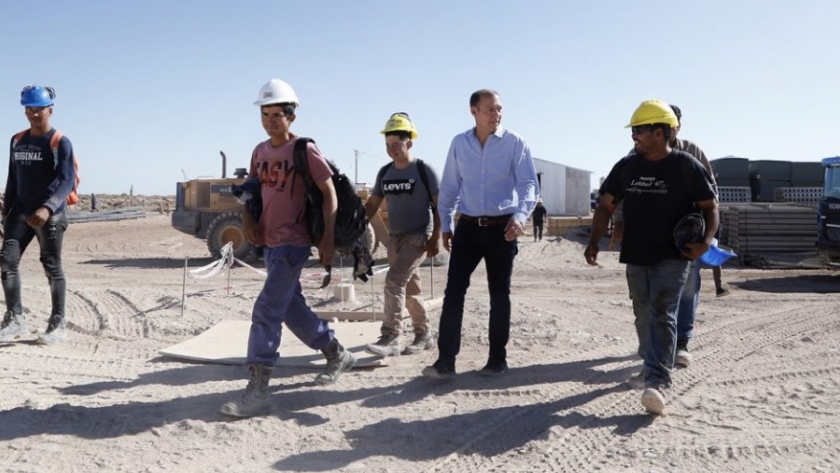 Gutiérrez recorrió la obra del Norpatagónico y destacó el récord de empleo en la construcción