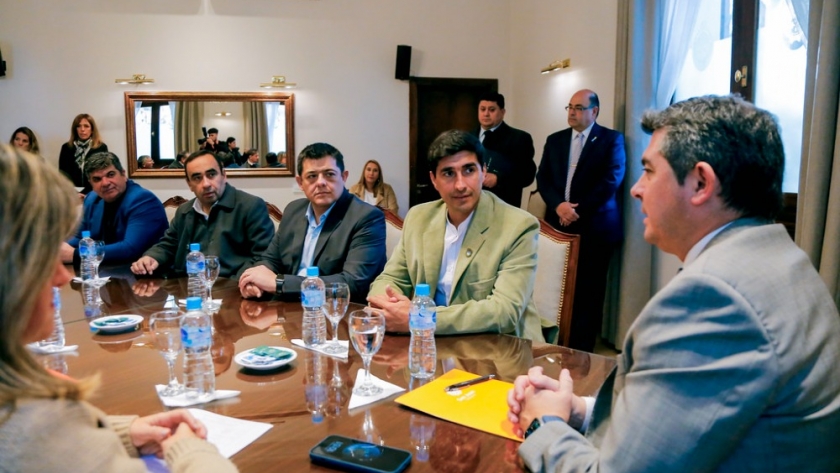 Entregarán becas a estudiantes de 6 departamentos mineros de San Juan